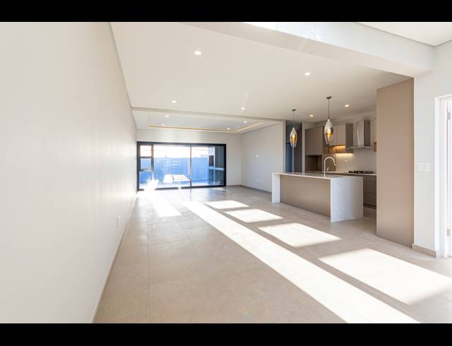 4 BEDROOM FREEHOLD FOR SALE IN SANDOWN